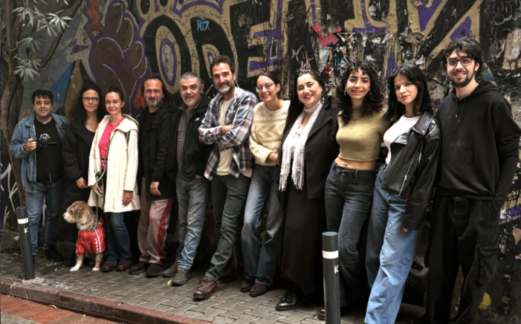 Örtbas: Moda Sahnesi’nden post-truth bir komedi