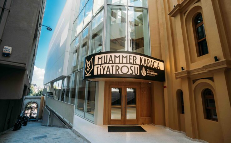 Muammer Karaca “bağımsız tiyatro” vurgusuyla açıldı