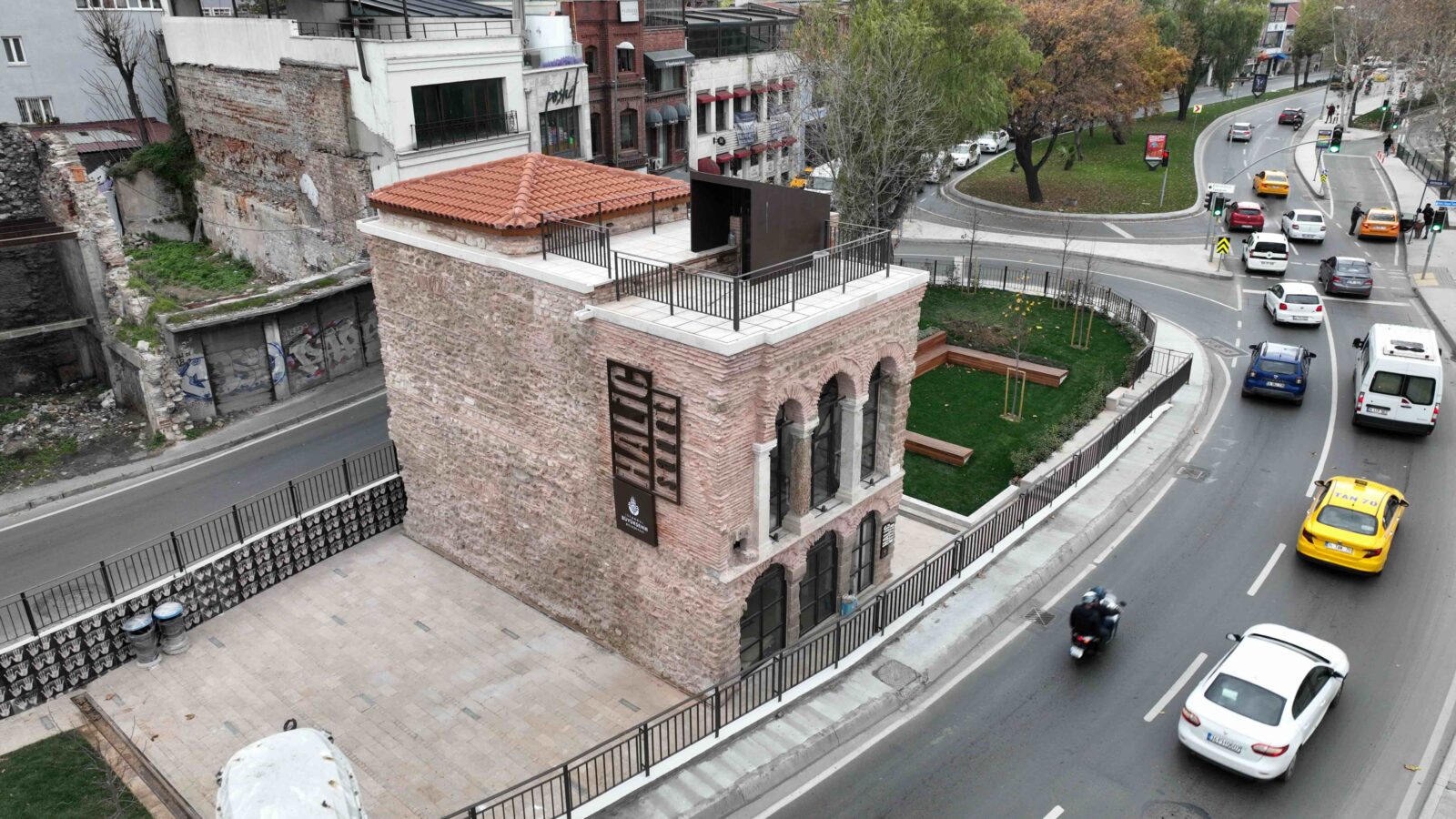 Balat’ta sanatın üç farklı yüzü: Yeni sezon açıldı